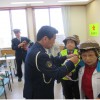 平成28年4月11日(月) 泉川公民館 ヘルメット着用方法指導
